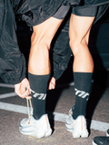 rnrn PACE SOCKS 42 專業長跑襪 | 小腿加壓緩震 特大反光Logo