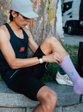 rnrn PACE SOCKS 42 專業長跑襪 | 小腿加壓緩震 特大反光Logo