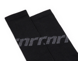rnrn PACE SOCKS 42 專業長跑襪 | 小腿加壓緩震 特大反光Logo